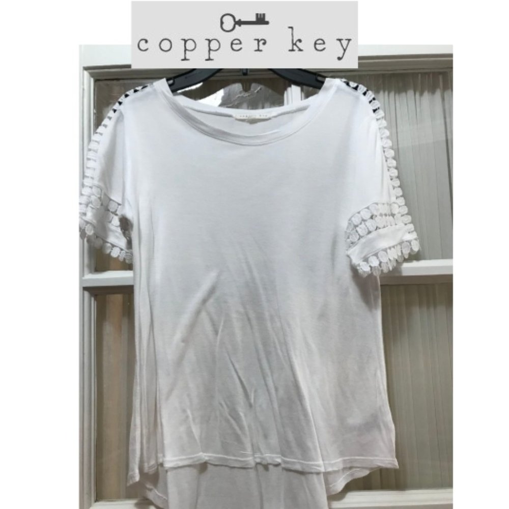 Copper Key white, short-sleeve top; decorative shoulder & sleeve; girls' size M